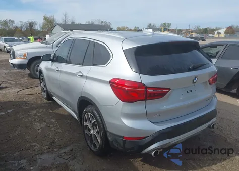 2021 BMW X1 xDrive28I z USA, uszkodzony, nr VIN WBXJG9C07M5U48229